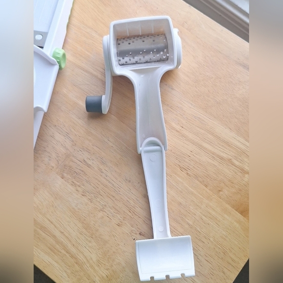 GoodCook Mandoline and Zyliss Cheese Grater - Picture 16 of 16